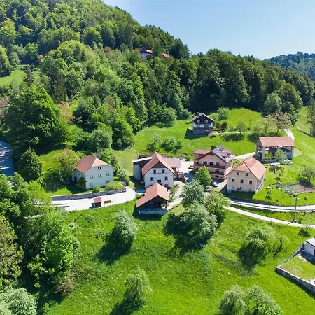 Daire Kmetija Na Cendavs Cerkno